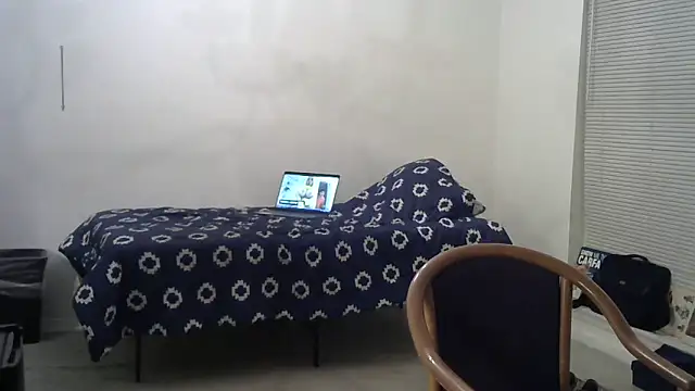 Peachestabby147 live sex cam