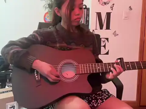 tinydaisy21's cam snapshot