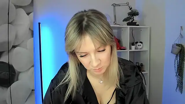 AlisaCam24's cam snapshot