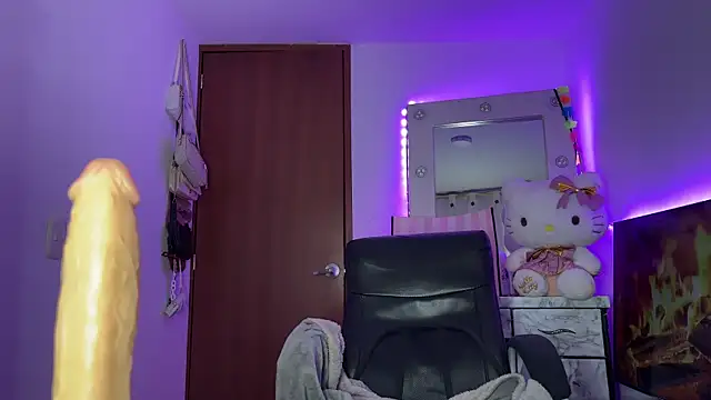 salome_polaniiee's cam snapshot