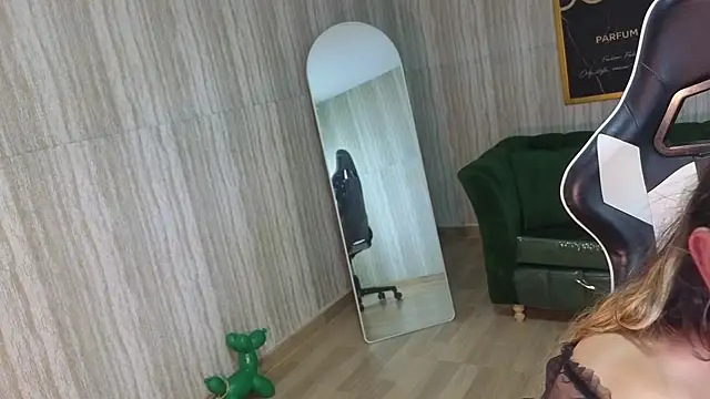 paula_lorens_t1_'s cam snapshot