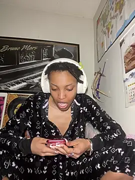 Queenkimi777's cam snapshot