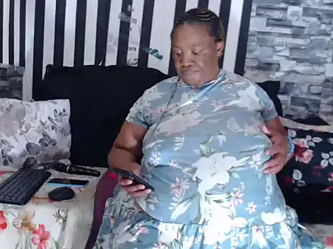 BigHotMatureXx's cam snapshot