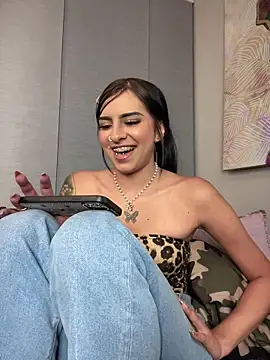 Hilary_pinkk's cam snapshot