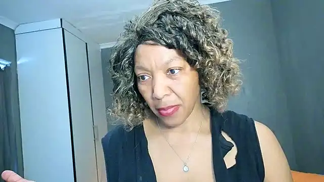 Lillyan_N's cam snapshot