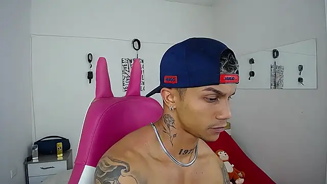 Leonard_Price live sex cam