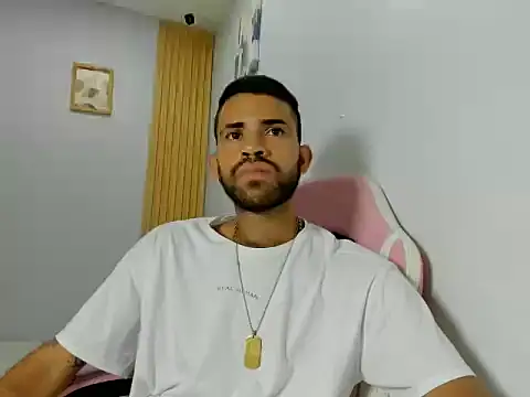 adri_sexboy229's cam snapshot