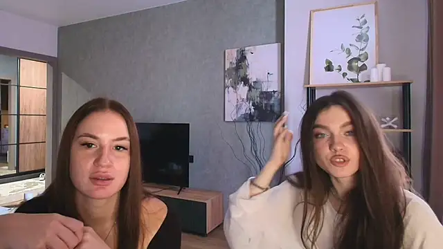 MayaGlow's cam snapshot