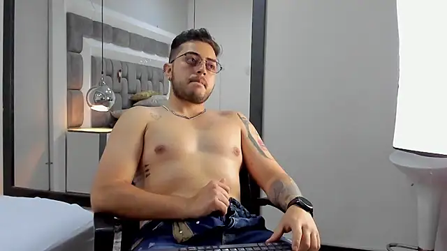 Ethan_Greys's cam snapshot