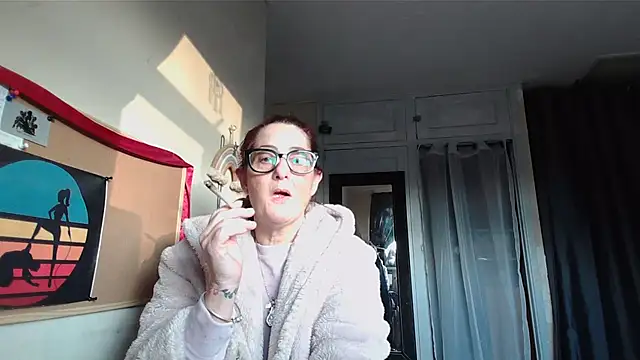 Mrs-Ivy's cam snapshot