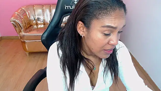 kamala_a's cam snapshot