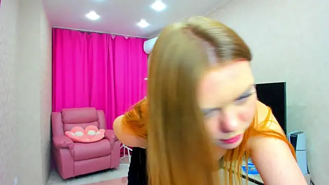 Strawberrye live sex cam