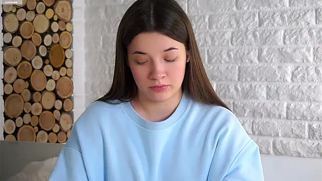 LowOncoming live sex cam