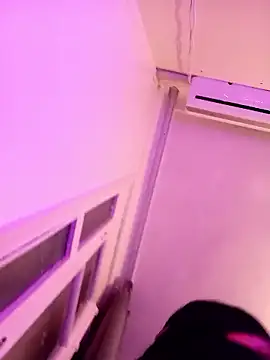 rremase_monroee76's cam snapshot