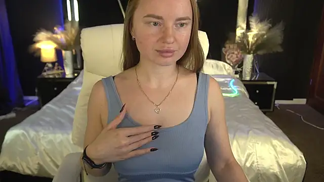 MiaRedFox live sex cam