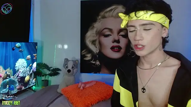 maxiy_001 live sex cam