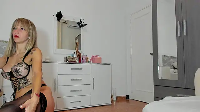 anisialuna_'s cam snapshot