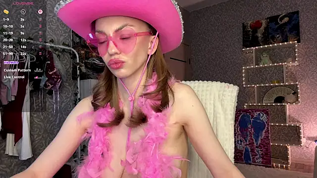 MiraVandee's cam snapshot