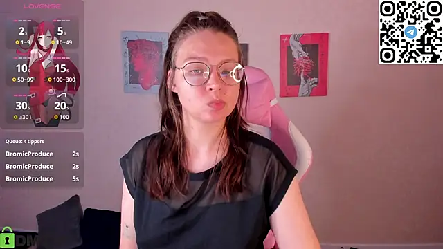 Nuura_Moore live sex cam