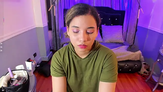 Mayaa_ross's cam snapshot