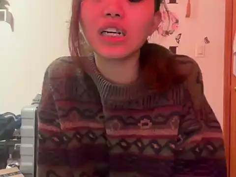 tinydaisy21's cam snapshot