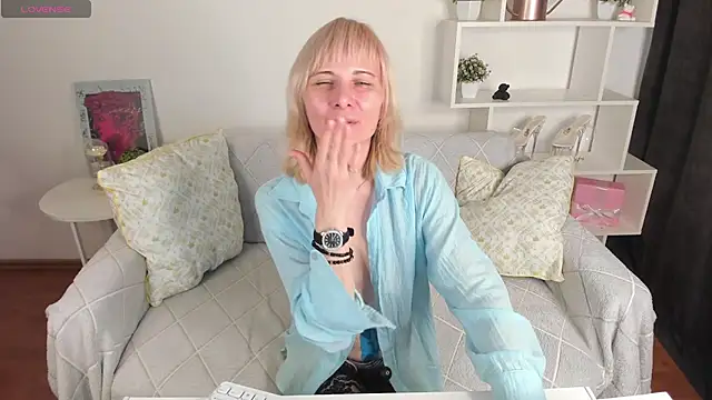 ElzaGlower's cam snapshot