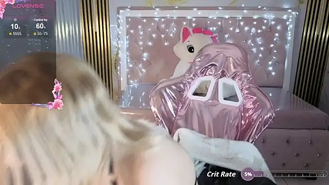 lili_conor_s's cam snapshot