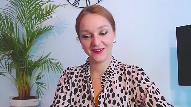 AliciaDesire live sex cam