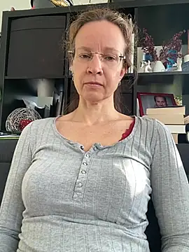 AnnikaRose live sex cam