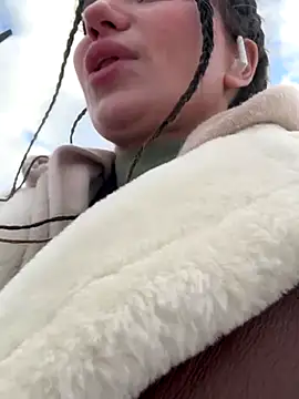 MooonReal live sex cam