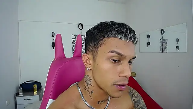 Leonard_Price live sex cam