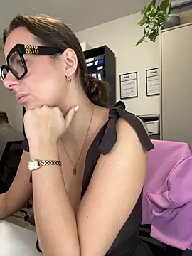 Hii_Lolla live sex cam