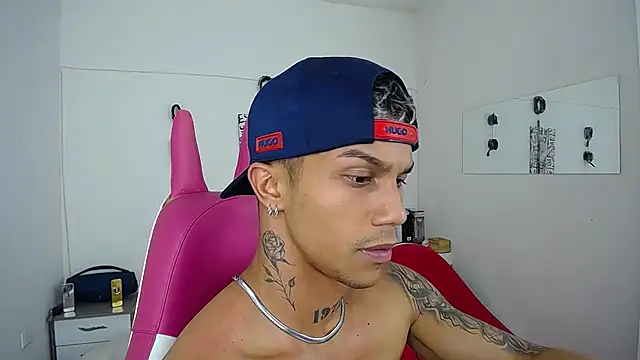 Leonard_Price live sex cam