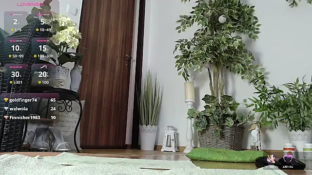 Squirtmania live sex cam