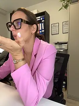 Hii_Lolla live sex cam