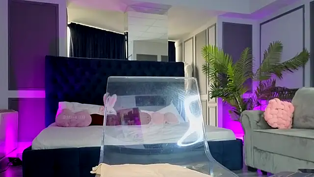 MissKiarra live sex cam