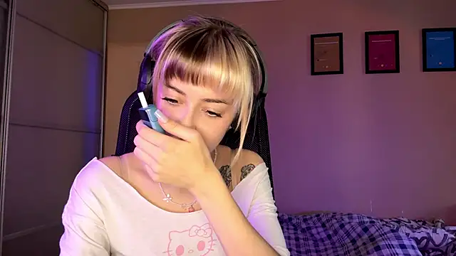 EmilySkyline's cam snapshot