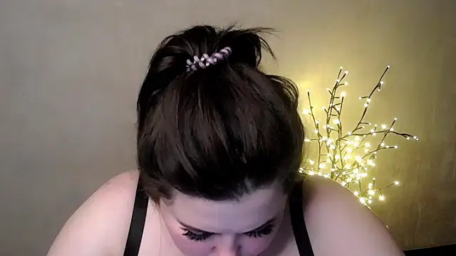 Emily_Mo's Stripchat show and profile