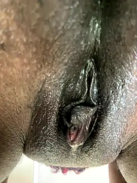 Juicyqueen4545's cam snapshot