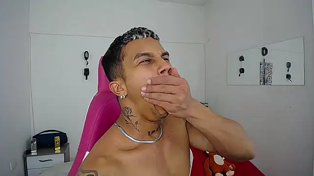 Leonard_Price live sex cam