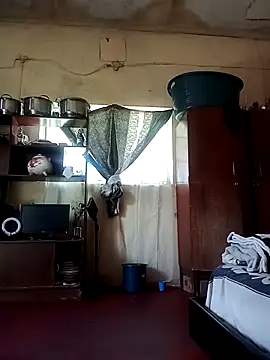 PetiteSquirtQueen's cam snapshot