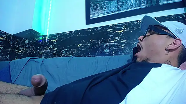 LatinWolfBoy's cam snapshot