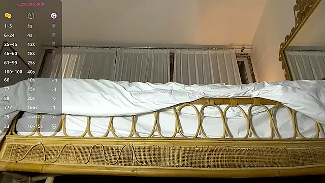 LezlieGreet live sex cam