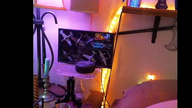 Pussyeat2please's cam snapshot