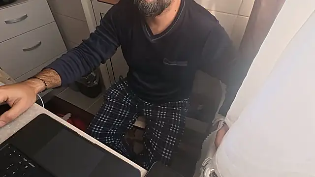 TigerOne19's cam snapshot