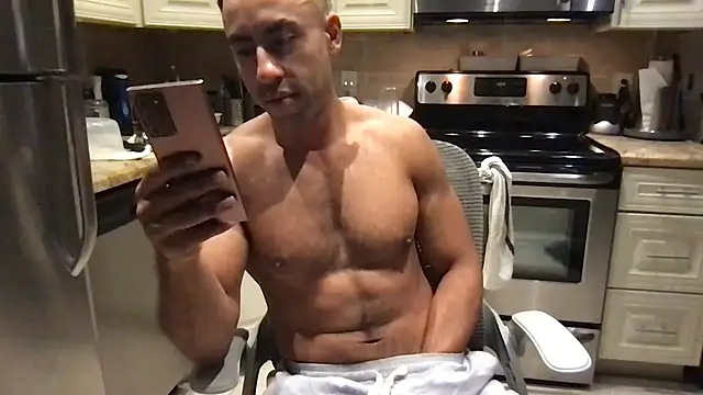 BigGuyMuscle's cam snapshot