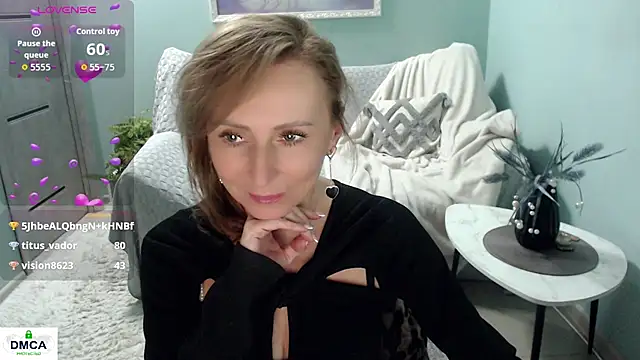 HornyMilf_777's cam snapshot