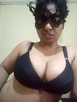 Expose_Queen's web cam