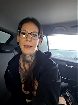 BrownieyQueen live sex cam