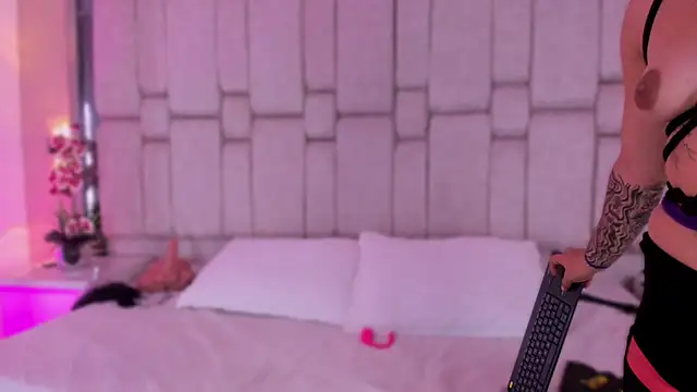 SnakeMuse's cam snapshot